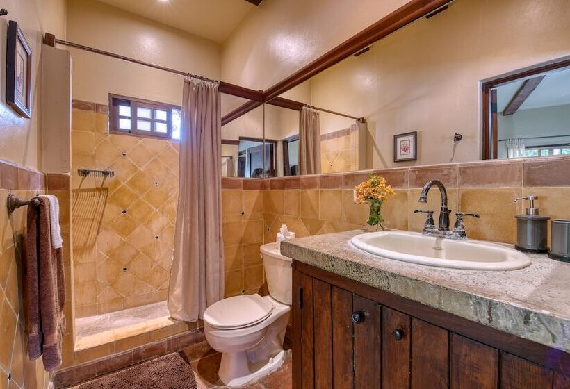 بنسيون La Veranera Guest House