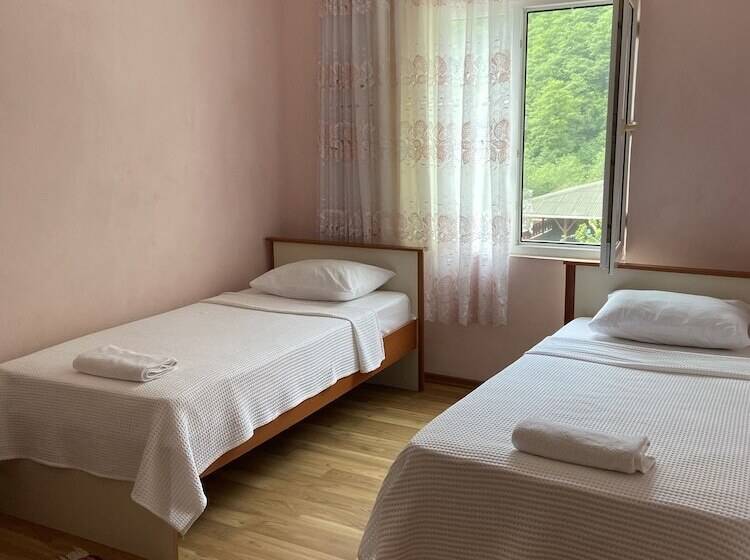 ペンション Lombane Apart