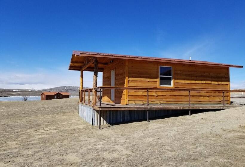 بنسيون Monster Lake Ranch