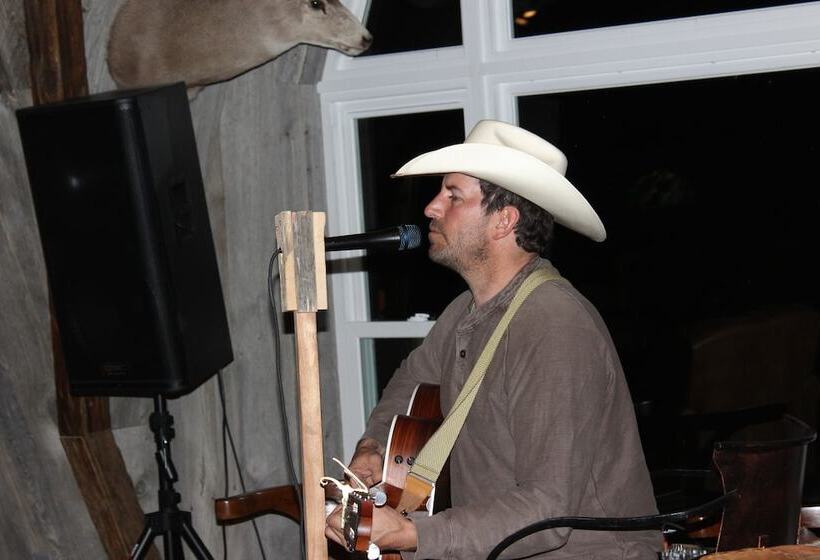 بنسيون Monster Lake Ranch