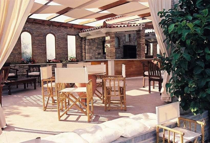 פנסיון Nicolas Village Club