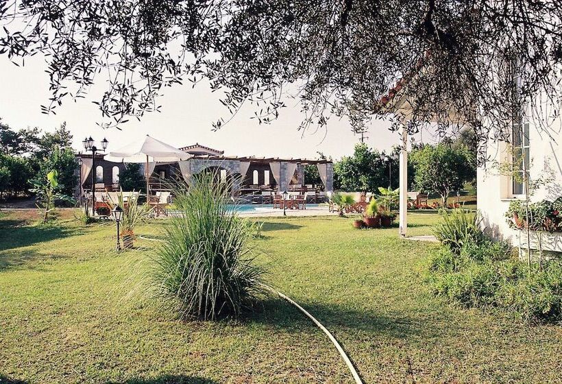 פנסיון Nicolas Village Club