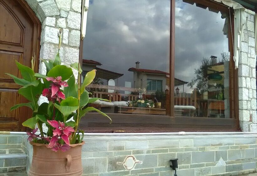 פנסיון Nicolas Village Club