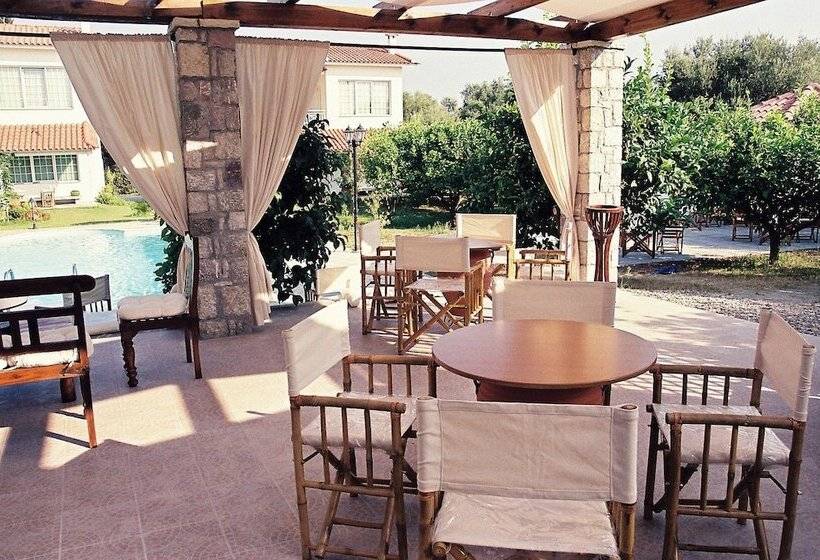 פנסיון Nicolas Village Club