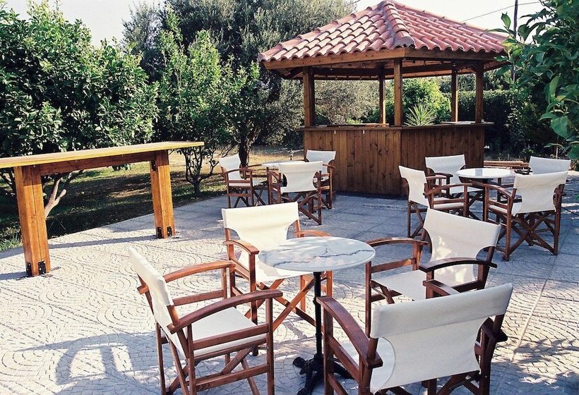 פנסיון Nicolas Village Club