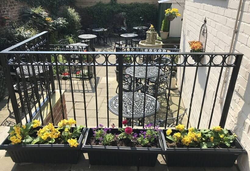 بنسيون Number 61 Guest House And Tea Room