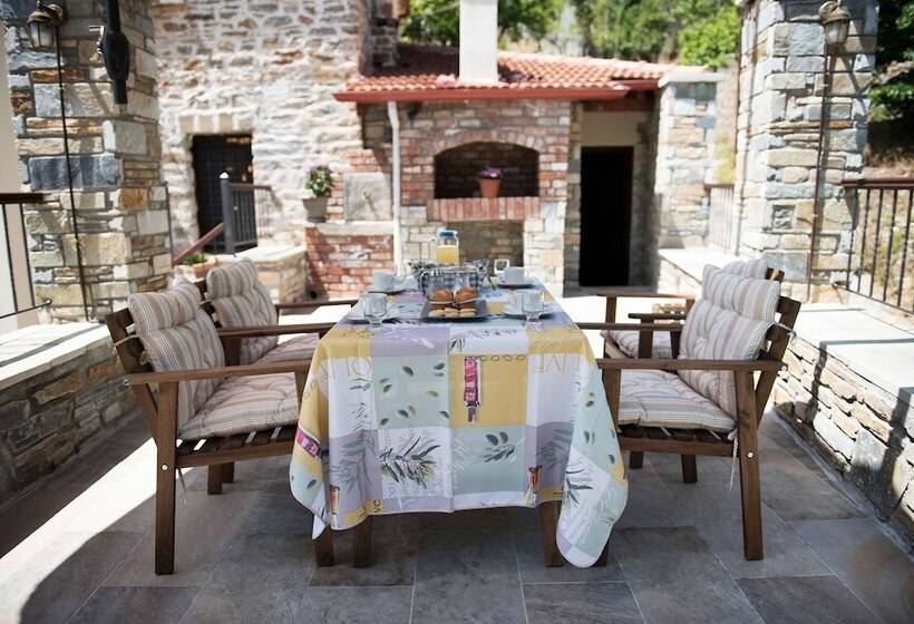 פנסיון Thalia Traditional Guest House