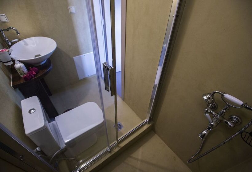 פנסיון Thalia Traditional Guest House