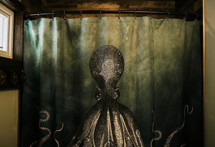 Pitchwood Inn & Alehouse