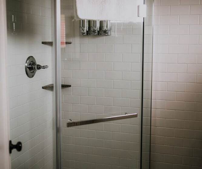 Pitchwood Inn & Alehouse