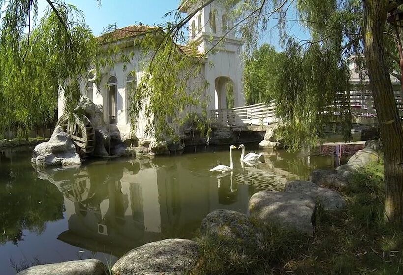 استراحتگاه Atlant Holiday Village