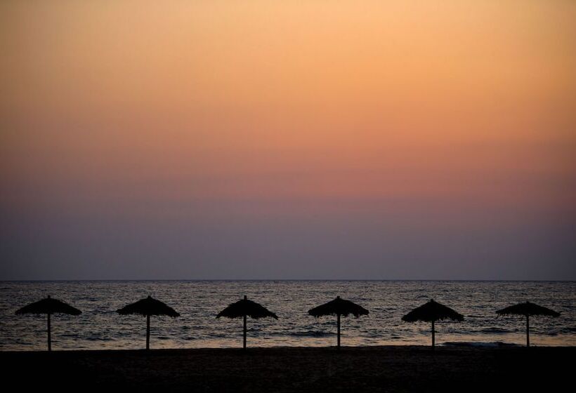 Seasons Hotels And Resort  Ngapali