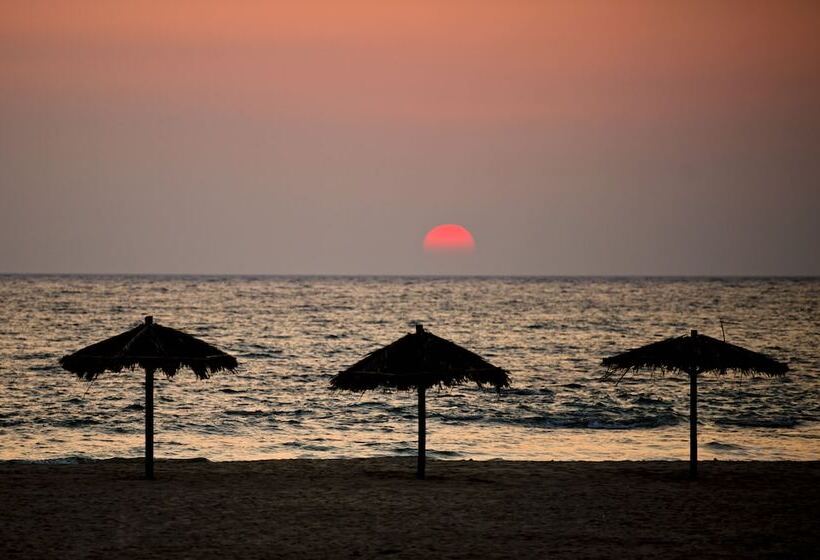 Seasons Hotels And Resort  Ngapali