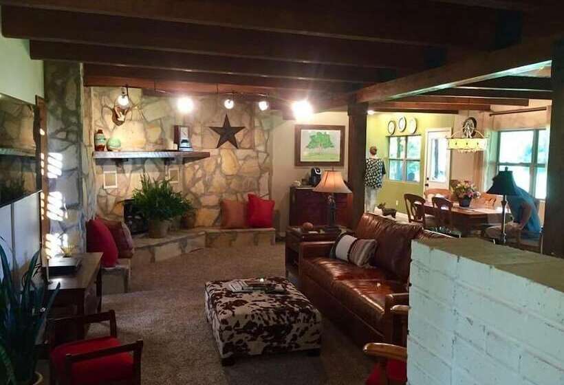 Sisters On Sycamore Bed & Breakfast