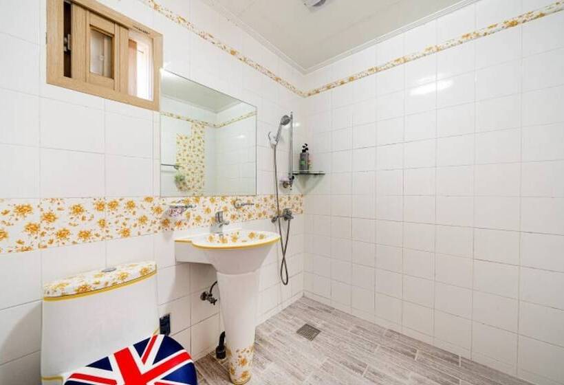 Taean Baja California Pension