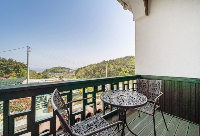 Taean Baja California Pension