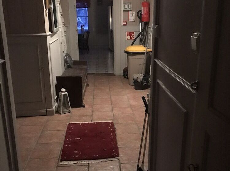 Västerkvarns Vandrarhem   Hostel