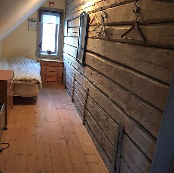 Västerkvarns Vandrarhem   Hostel