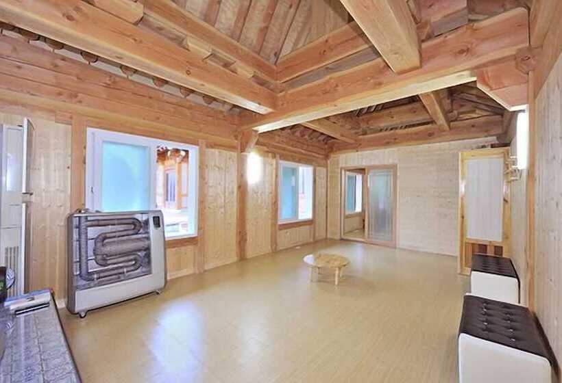 Yong Yejik Hanok Pension