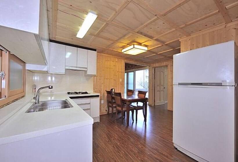 Yong Yejik Hanok Pension