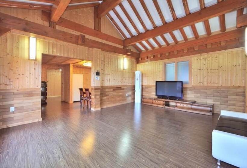 Yong Yejik Hanok Pension