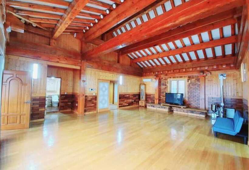 Yong Yejik Hanok Pension