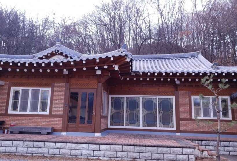 Yong Yejik Hanok Pension