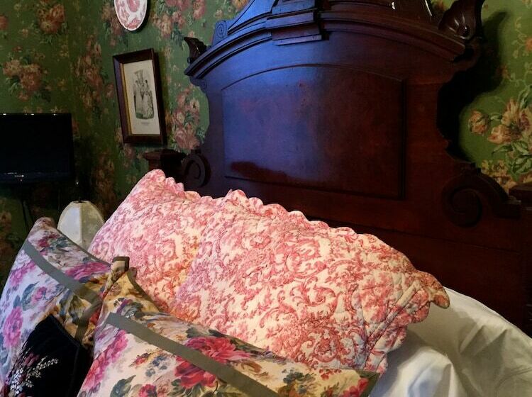 تختخواب و صبحانه Annie Wiggins Guest House