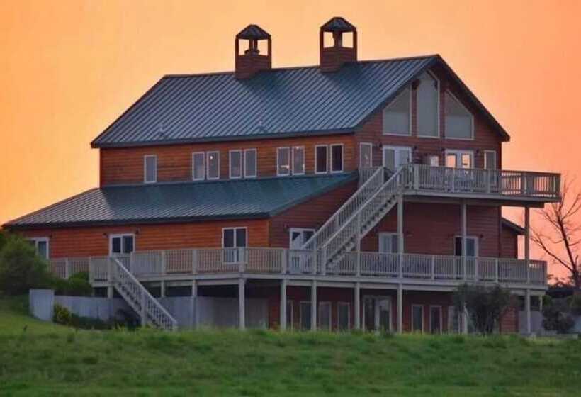 Bed and Breakfast Comstock Premier Lodge Llc