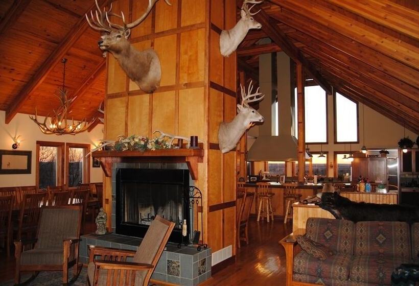 Bed and Breakfast Comstock Premier Lodge Llc