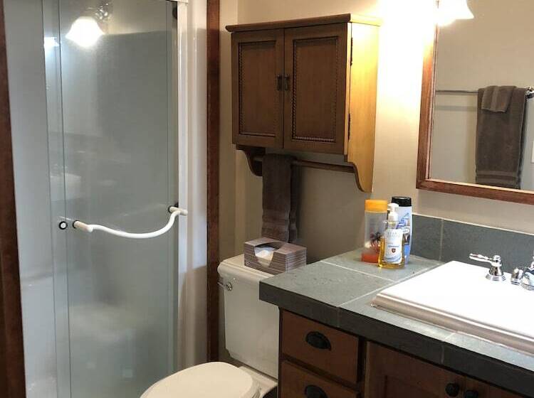 Bed and Breakfast Comstock Premier Lodge Llc