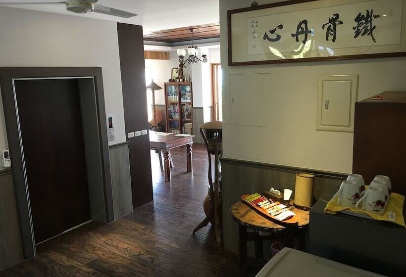 تختخواب و صبحانه Joy Garden