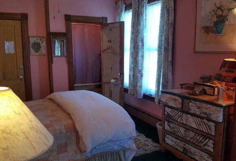 مبيت وإفطار Paradox Lodge & Cedar Lodge