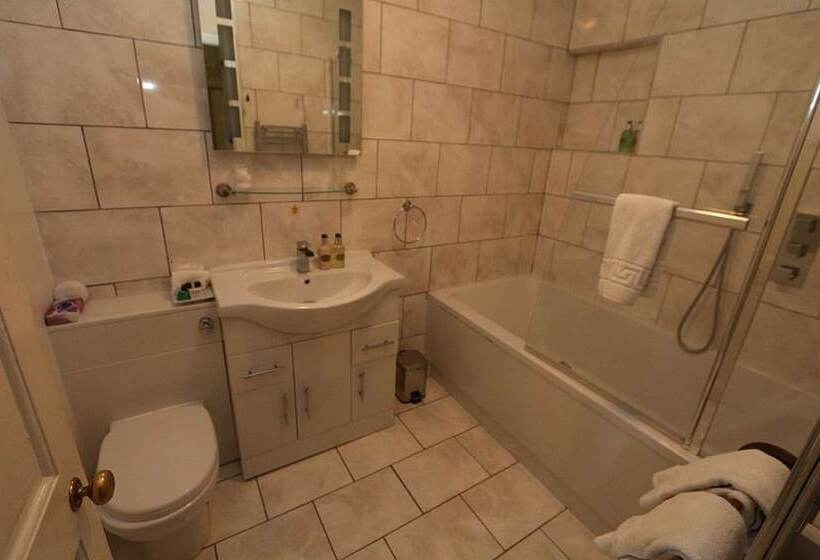 ベッドアンドブレックファースト Ternhill Farm House