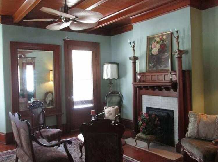 مبيت وإفطار The Old Victorian Inn