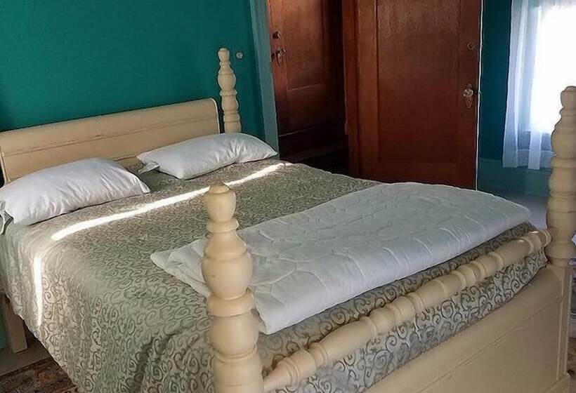 مبيت وإفطار The Old Victorian Inn