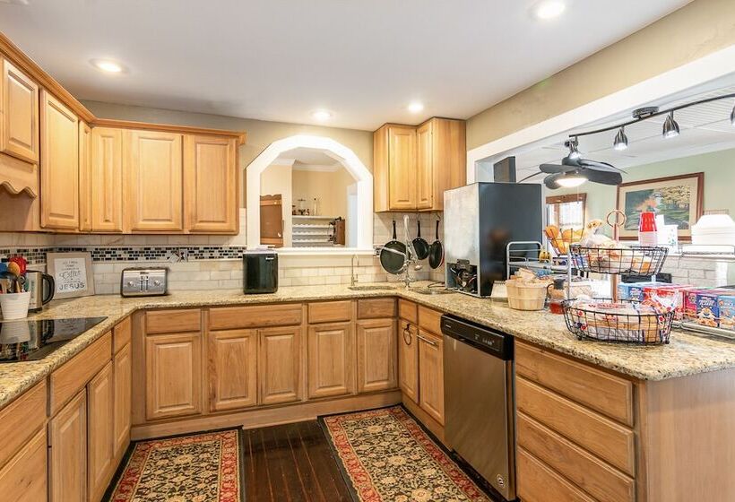 مبيت وإفطار The Wayward Traveler S Inn