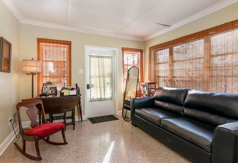 مبيت وإفطار The Wayward Traveler S Inn