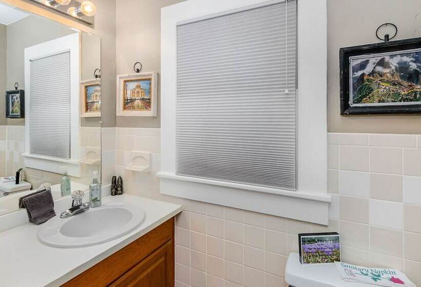 مبيت وإفطار The Wayward Traveler S Inn