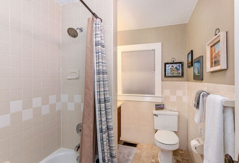 مبيت وإفطار The Wayward Traveler S Inn