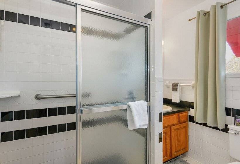 مبيت وإفطار The Wayward Traveler S Inn