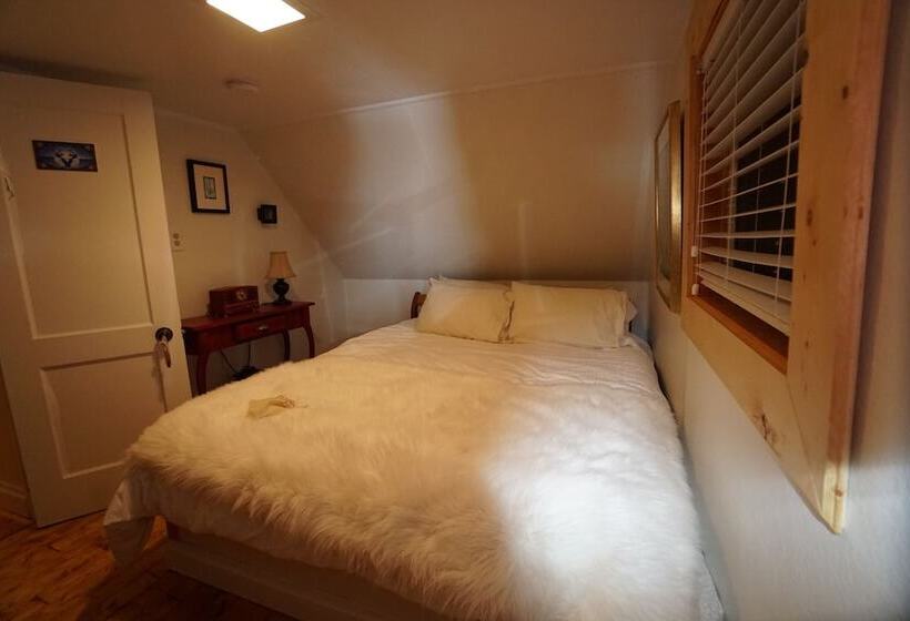 ベッドアンドブレックファースト White On Wood