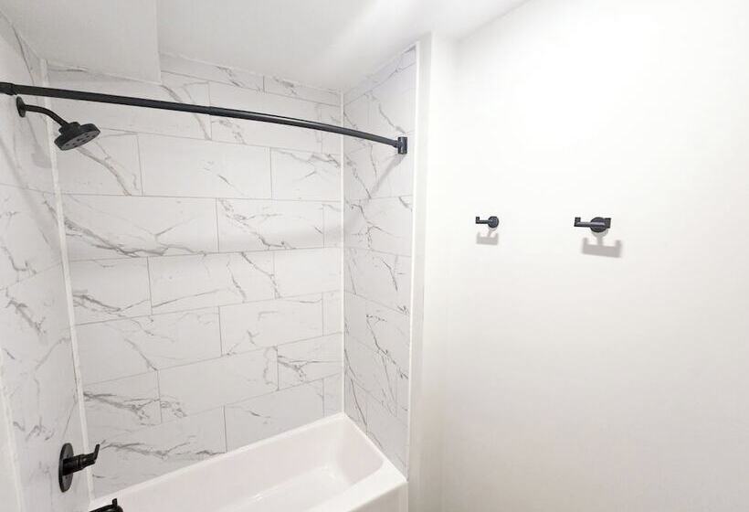 فندق على الطريق The Birchy, Adventure Lodging By Base Hospitality Group