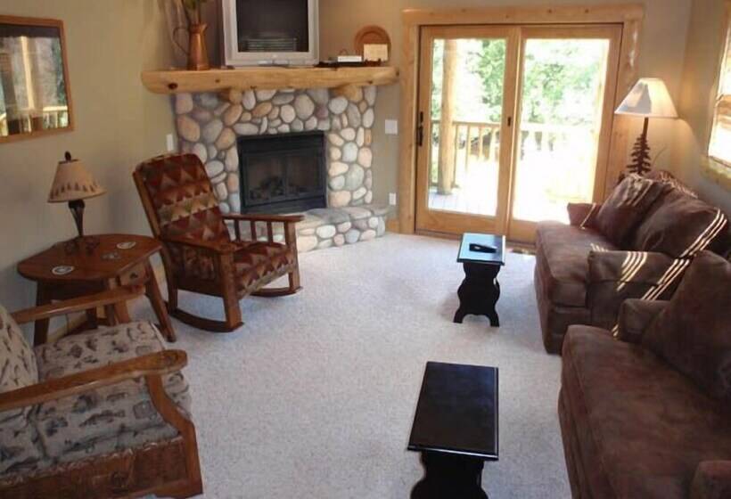 Cabins On Maple River