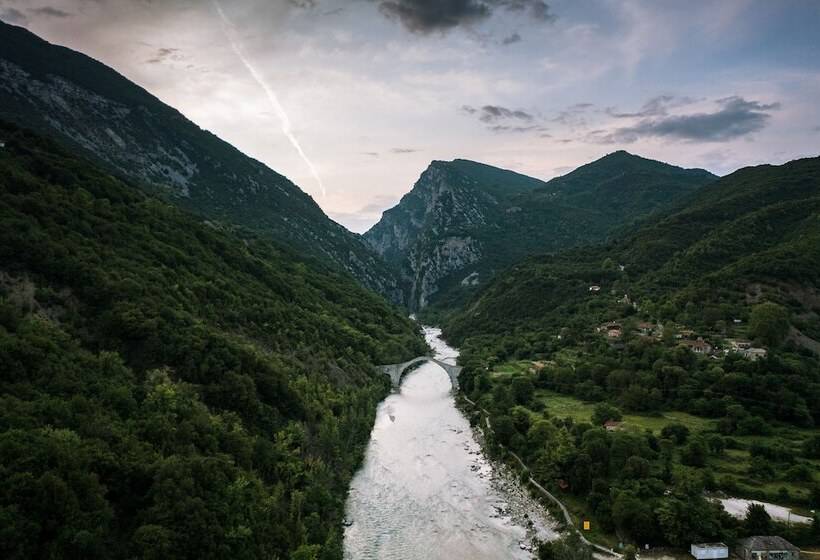 Gefiri Plakas Hotel By Konnect, Tzoumerka