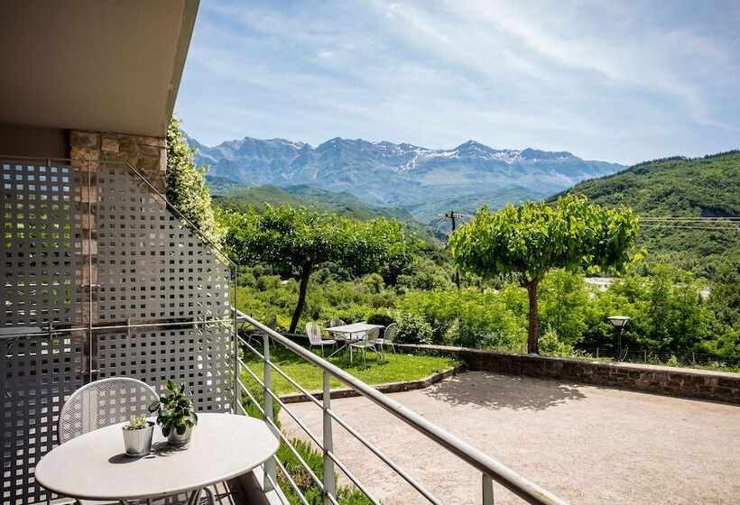 Gefiri Plakas Hotel By Konnect, Tzoumerka