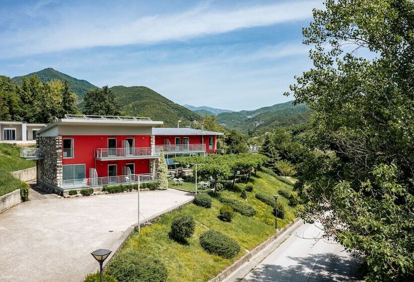 Gefiri Plakas Hotel By Konnect, Tzoumerka