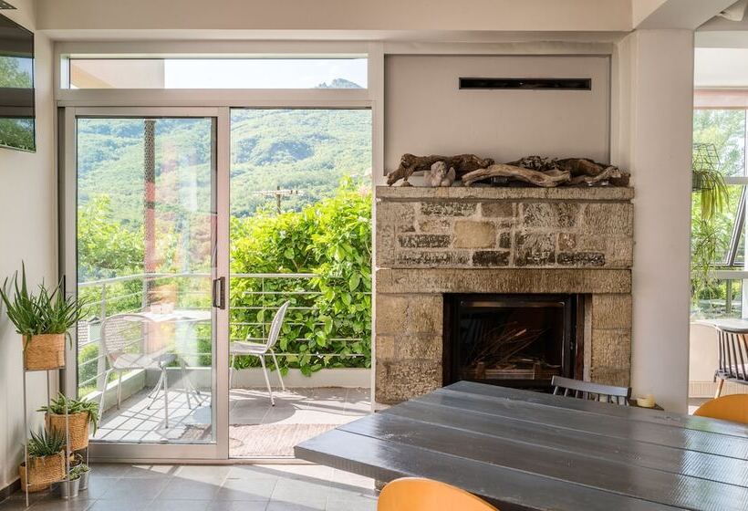 Gefiri Plakas Hotel By Konnect, Tzoumerka