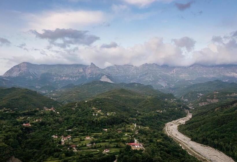 Gefiri Plakas Hotel By Konnect, Tzoumerka