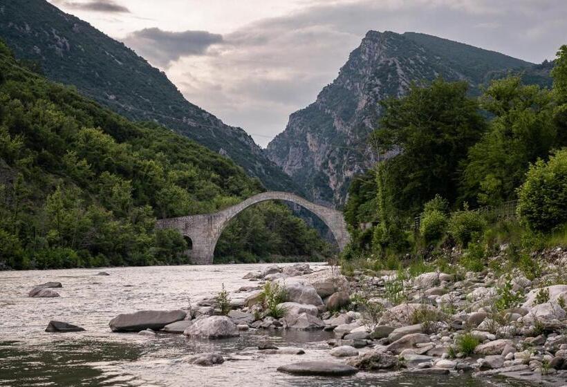 Gefiri Plakas Hotel By Konnect, Tzoumerka